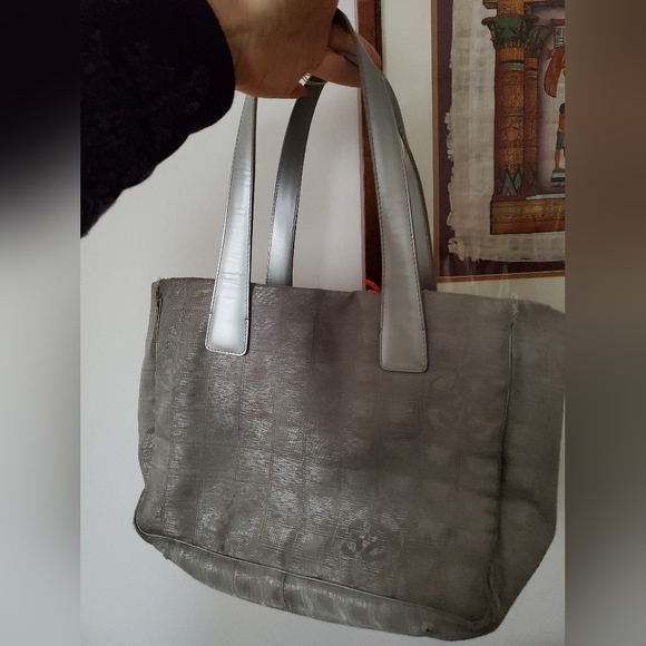 Authentic sparkling Chanel tote - Picture 3 of 8